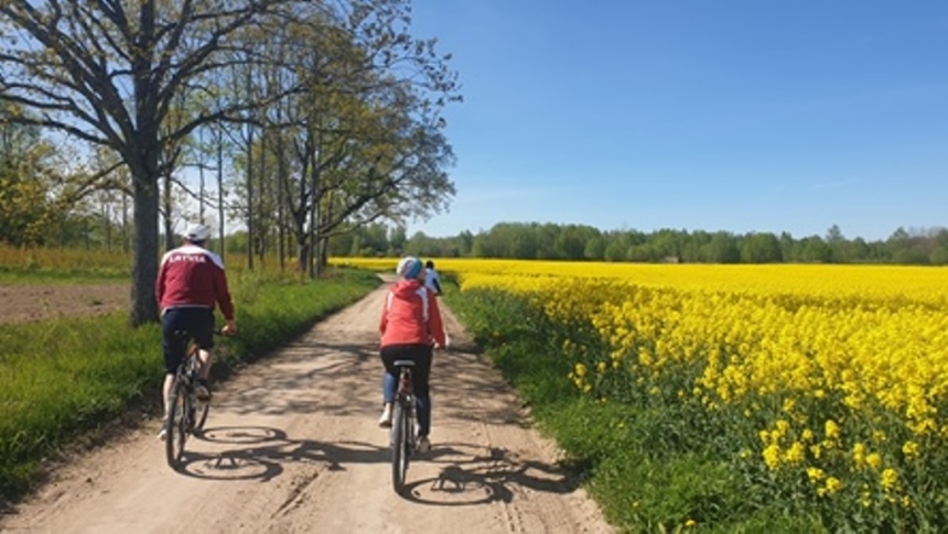 Velomaršruti un pārgājieni